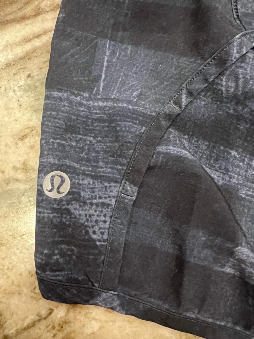 RARE lululemon athletica Run Times Short 4-way Stretch 4” LIKE NEW Sz 4 - Picture 5 of 8